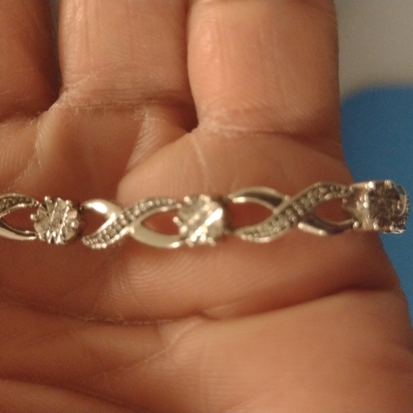 1.5 Kay's diamond bracelet 1 year old size 7 - Picture 3 of 3